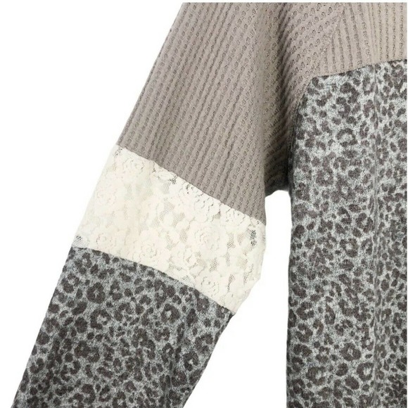 Leopard Print Raglan Long Sleeve Pullover Top Size XS - Picture 3 of 5